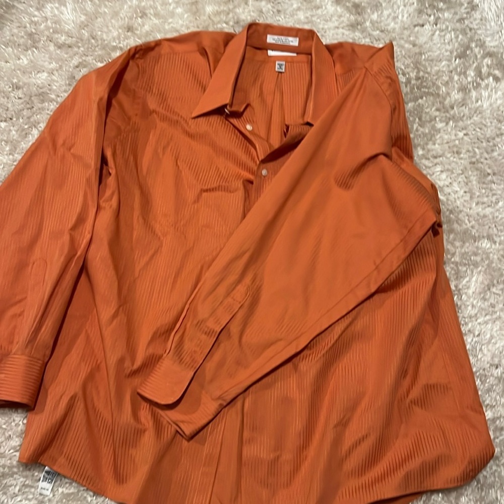 Van Heiden Men’s dress shirt in great condition. Size 18 neck